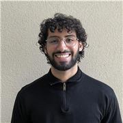 Étudiant avec un bachelor qui peut énormément aidé.